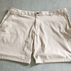 Lululemon Athletica Men's Cream Flat Front Shorts